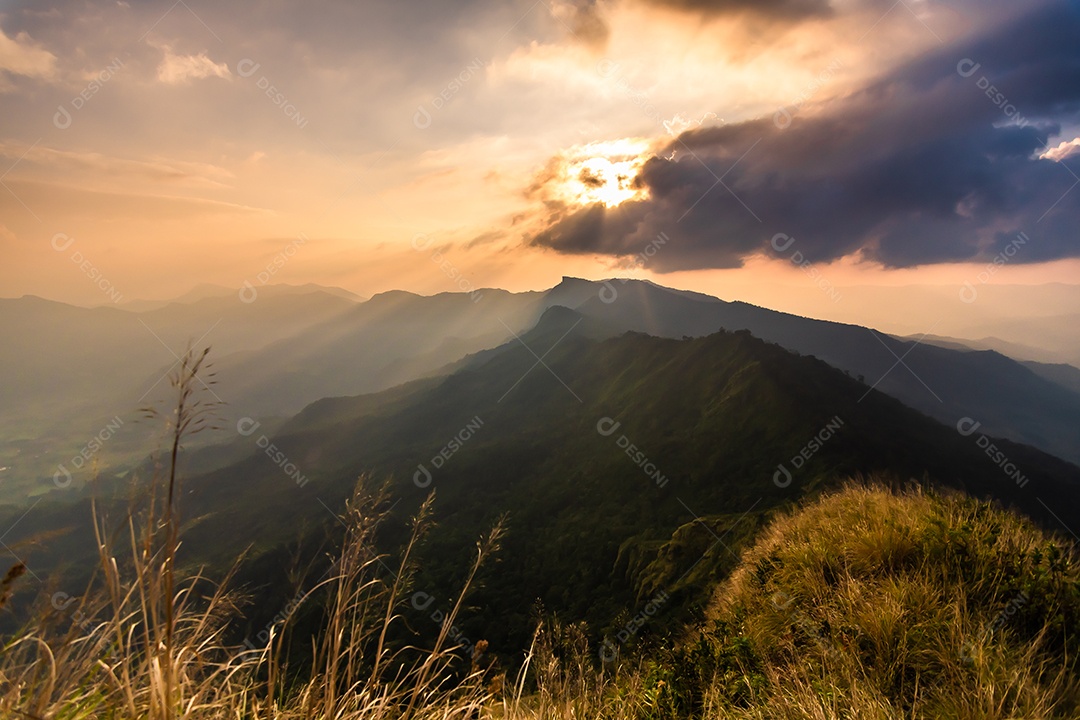 Vista da montanha Phu Chi Dao ou Phu Chee Dao em Chiang Rai, Tailândia