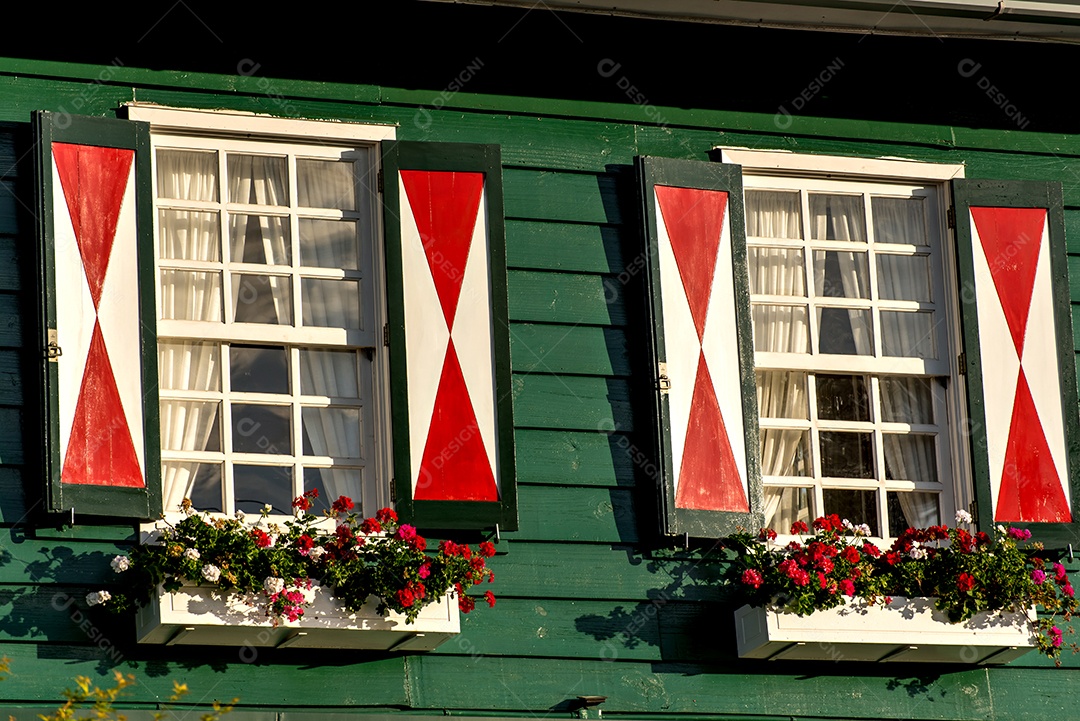 Detalhes alemães das janelas na casa velha