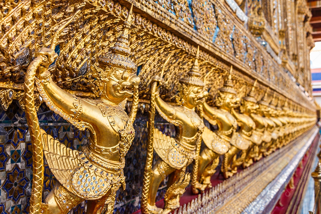 Garuda foi condecorado Wat Phra Kaew em Bangkok Tailândia