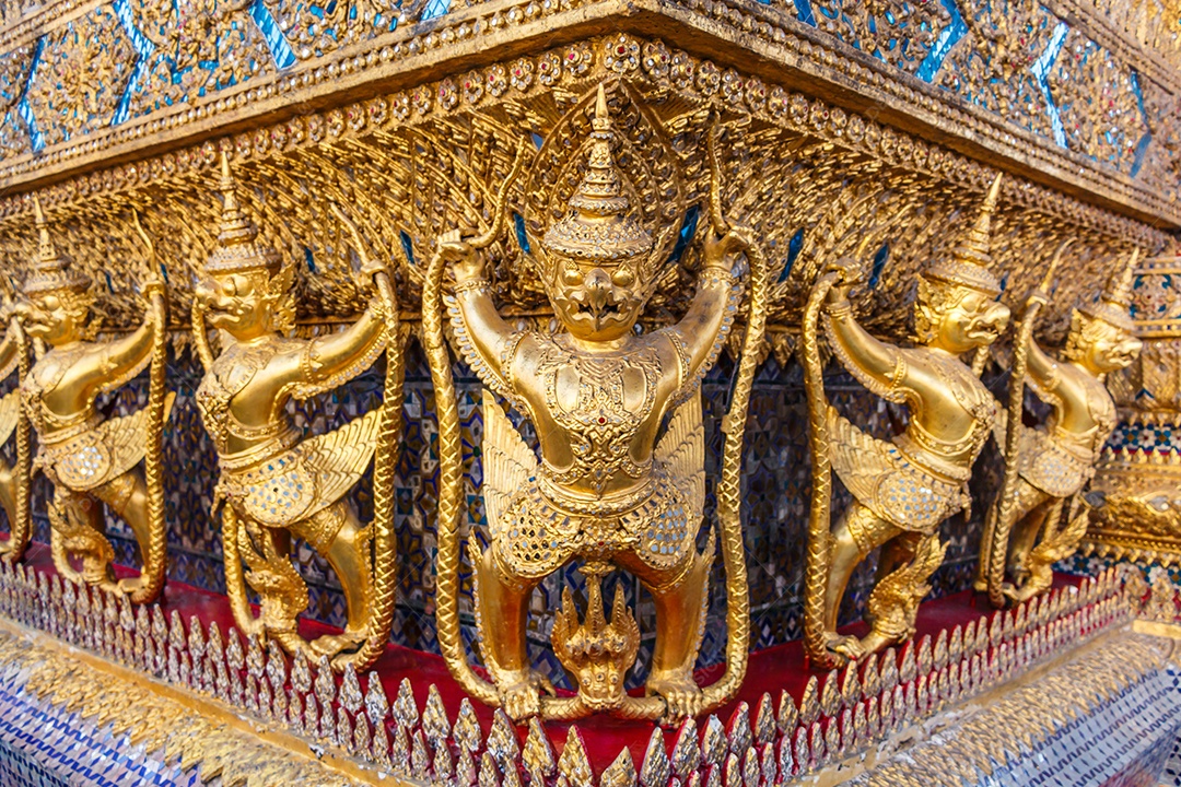 Garuda foi condecorado Wat Phra Kaew em Bangkok Tailândia