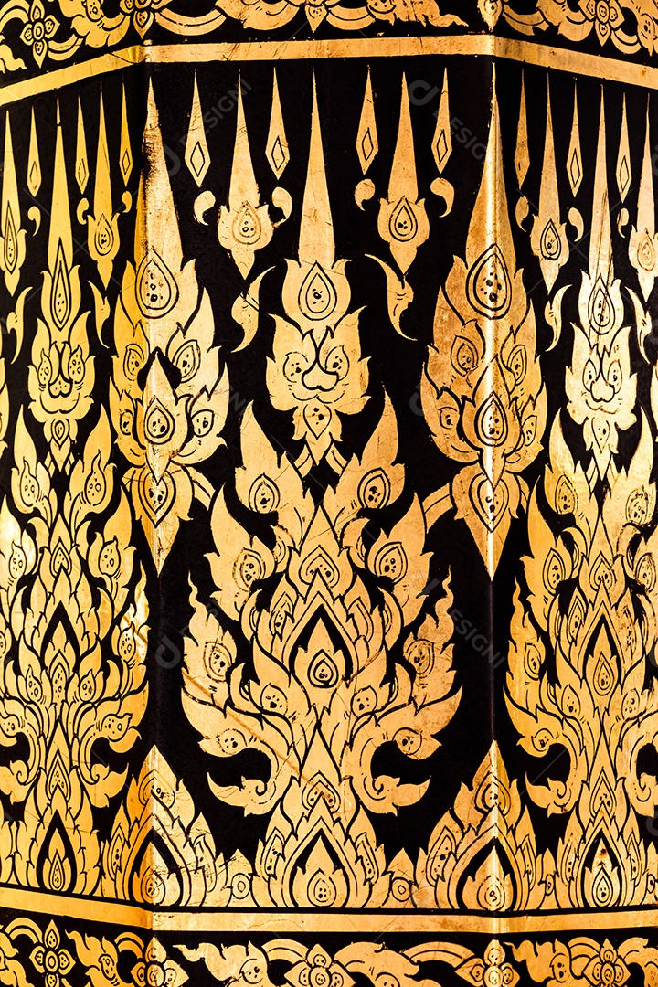 A pintura tailandesa no pilar do templo tailandês