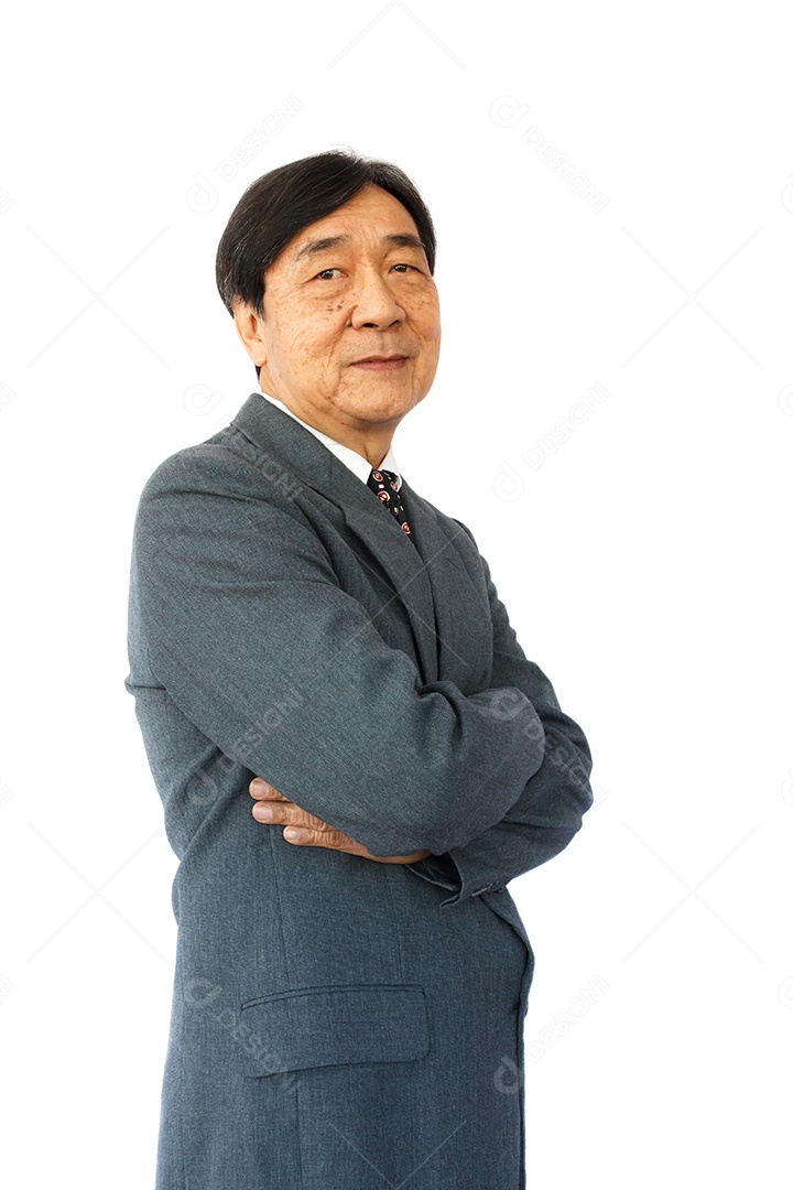 Velho empresário tailandês de braços cruzados