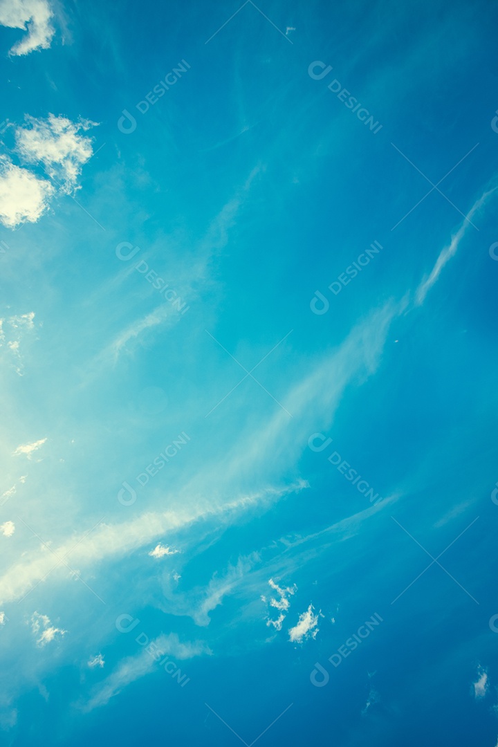 Belo fundo do céu azul ao amanhecer