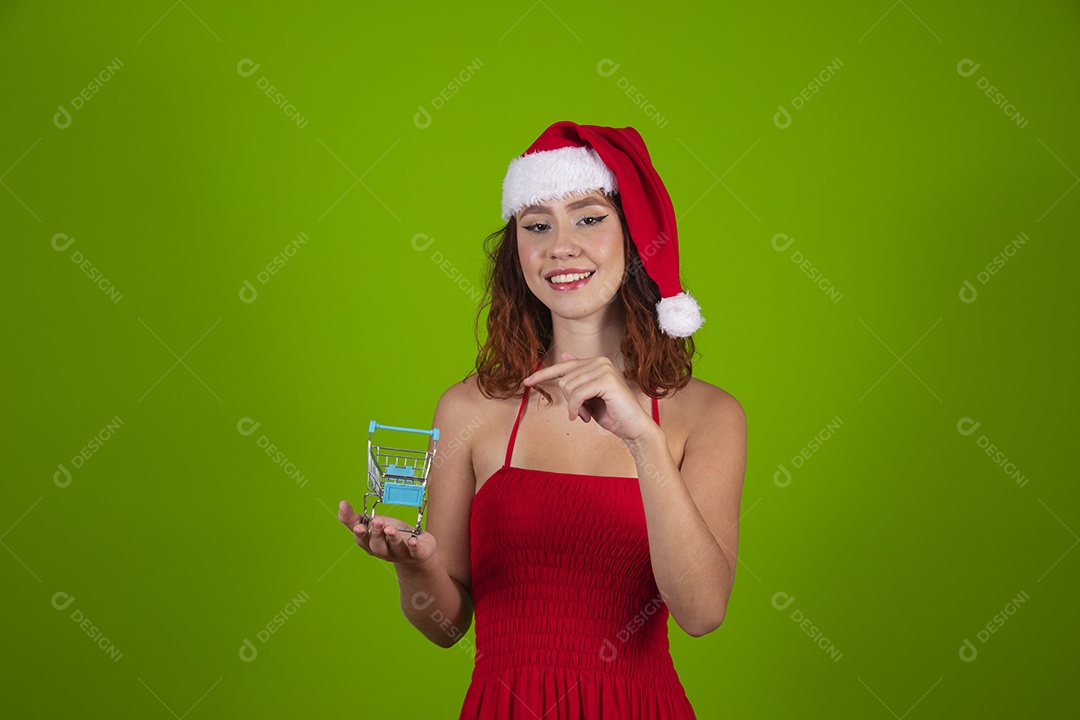 Linda mulher usando touca vermelha do Papai Noel Feliz Natal