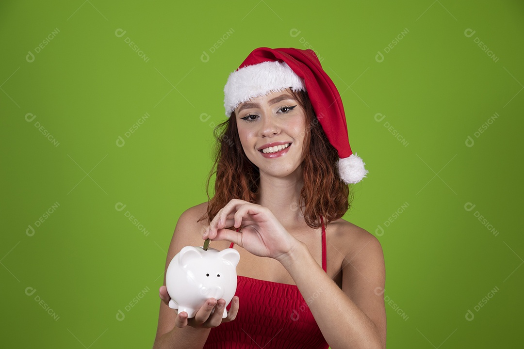 Linda mulher usando touca vermelha do Papai Noel Feliz Natal