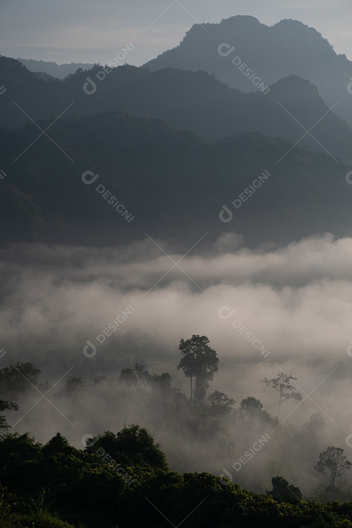 Vista aérea do Parque Nacional de Phu Lanka, província de Phayao, ao norte da Tailândia