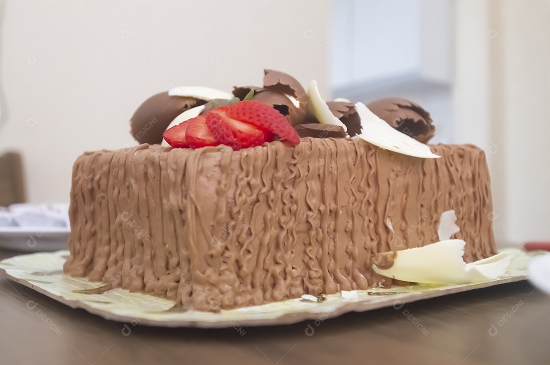 Prato de comida fatia de bolo.