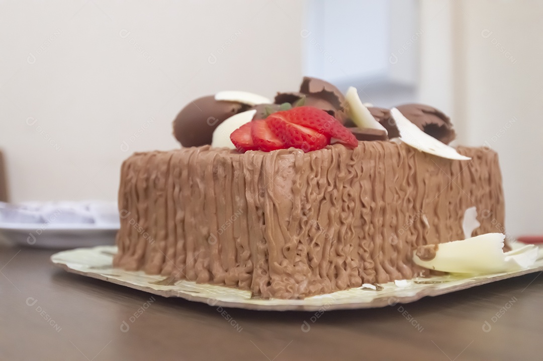 Prato de comida fatia de bolo.