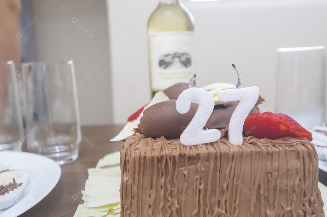 Prato de comida fatia de bolo.