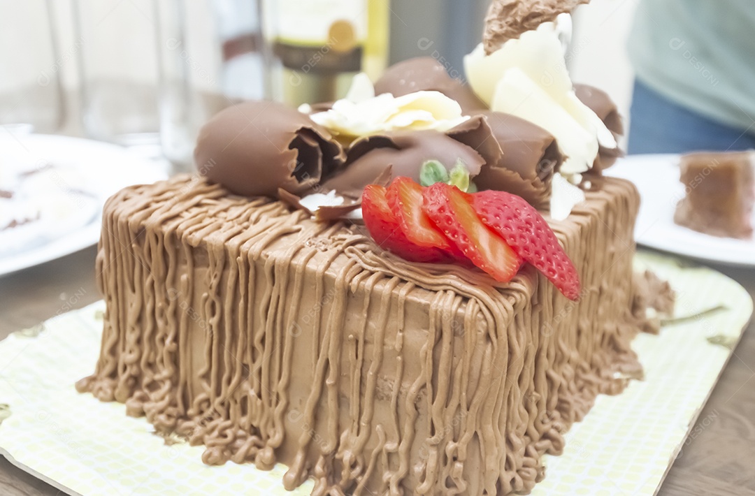 Prato de comida fatia de bolo.