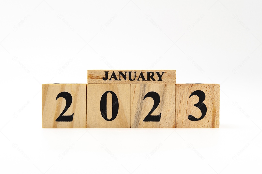 Calendário de madeira com meses e ano