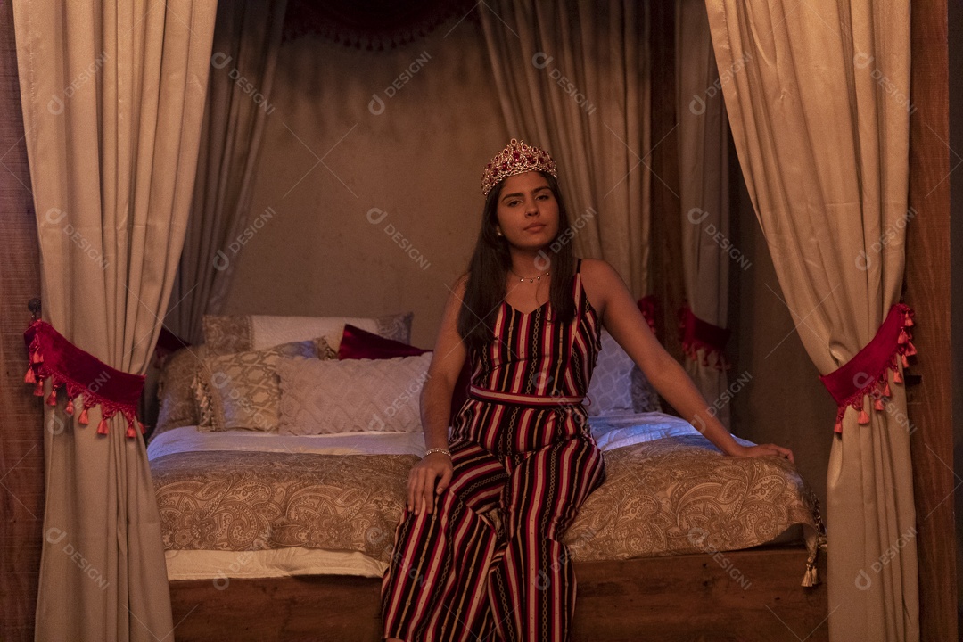 Linda mulher jovem garota pousando para lindos retratos