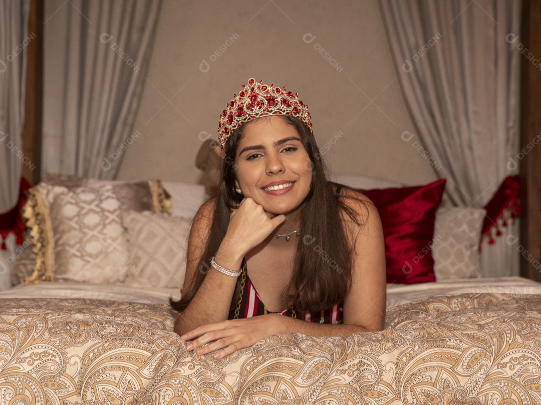 Linda mulher jovem garota pousando para lindos retratos