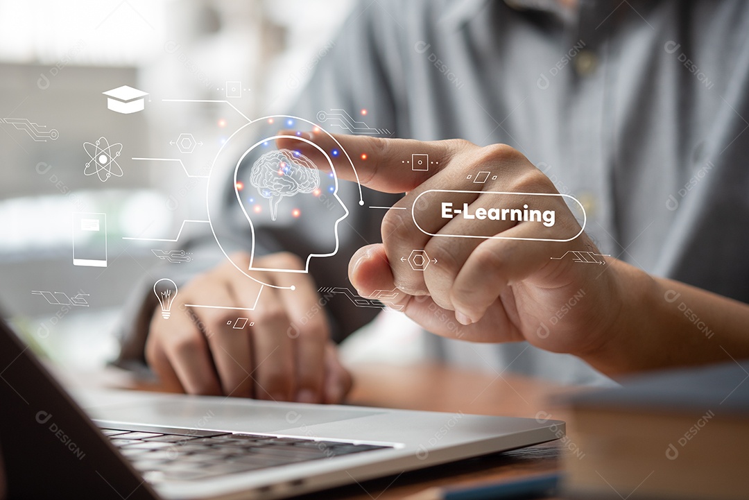 homem de negócios usando computador para webinars, conceito de educação on-line na internet, planejamento estratégico e análise de dados e informações