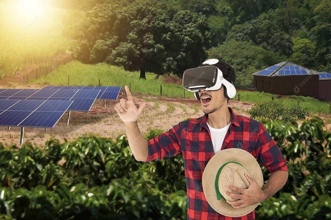 Agricultor sobre usina fotovoltaica de energia solar.