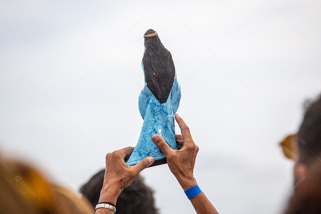 Festa de Iemanja na praia de Copacabana.
