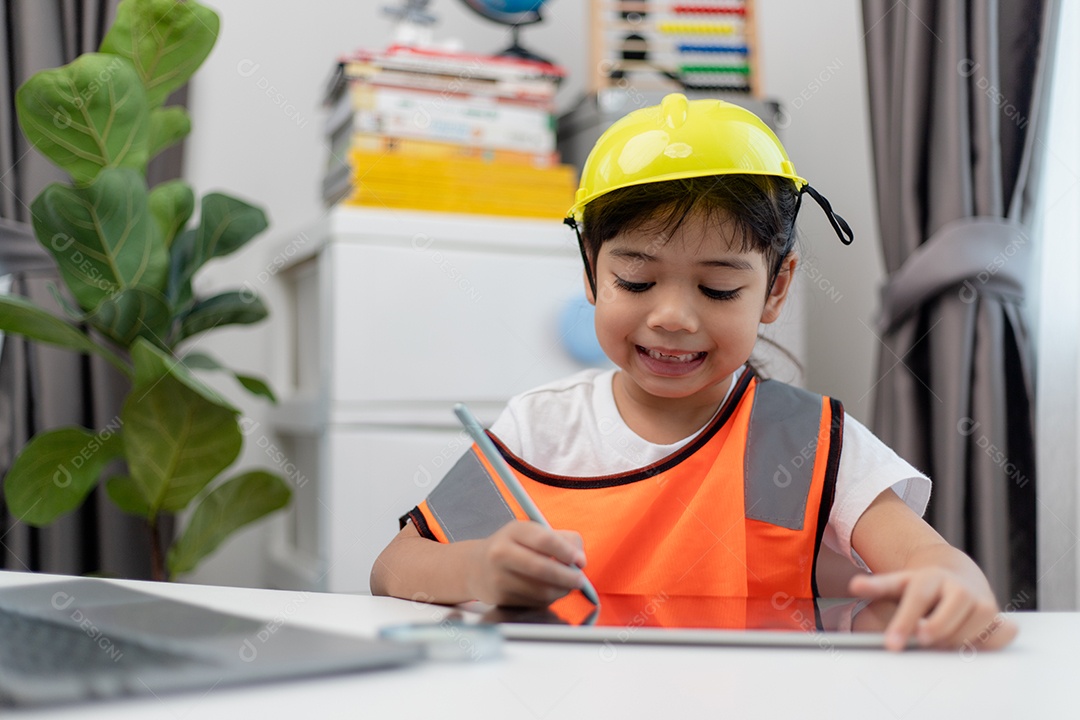 Menina asiática futuros engenheiros