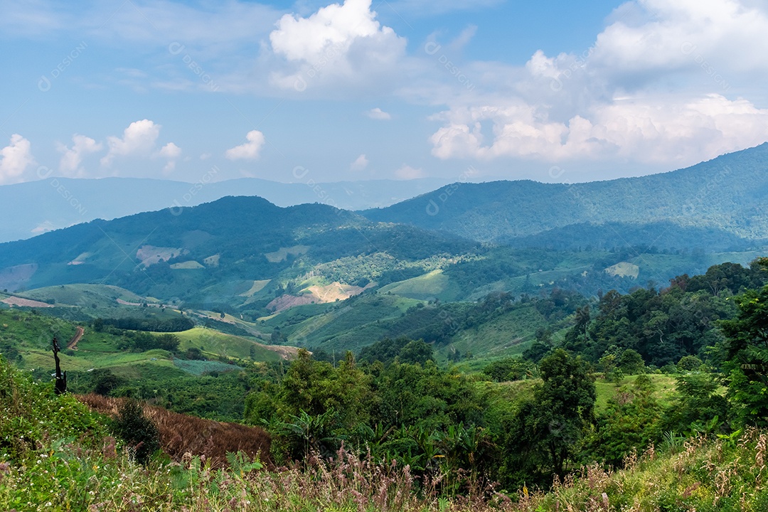 Vista aérea do Parque Nacional de Phu Lanka, província de Phayao, ao norte da Tailândia