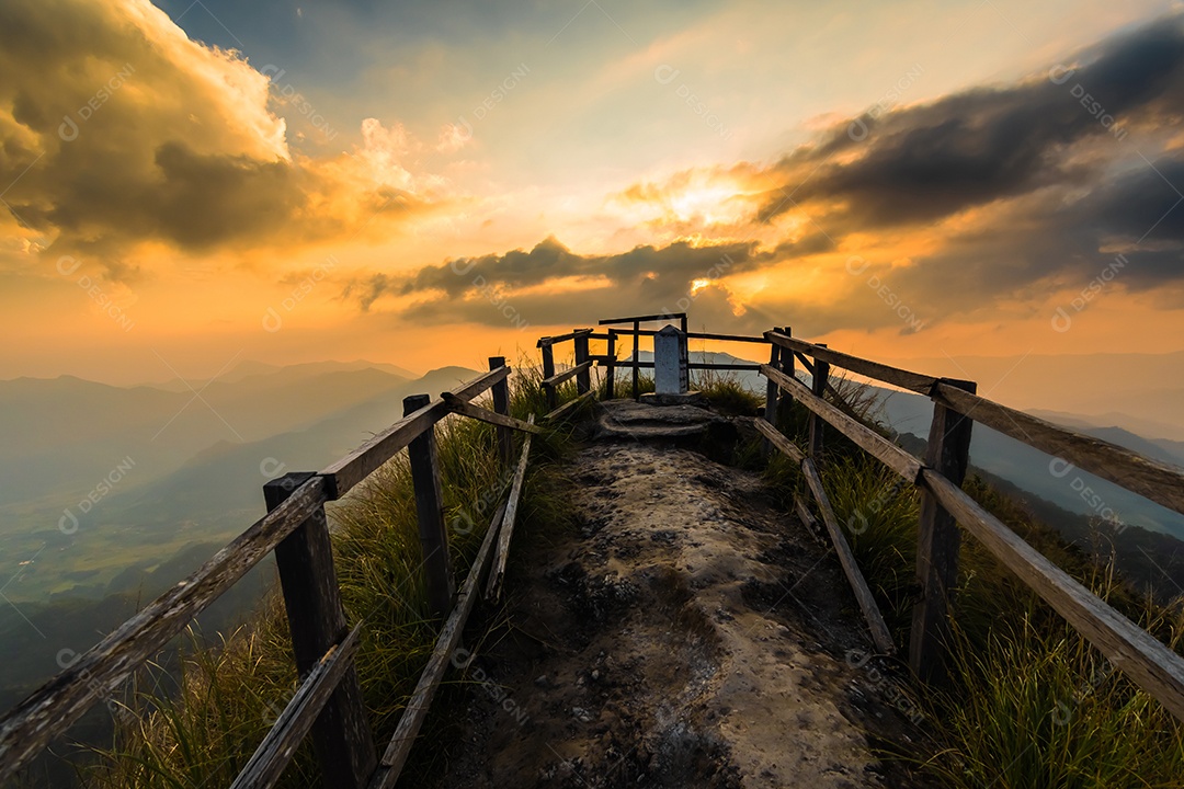 Vista da montanha Phu Chi Dao ou Phu Chee Dao em Chiang Rai, Tailândia
