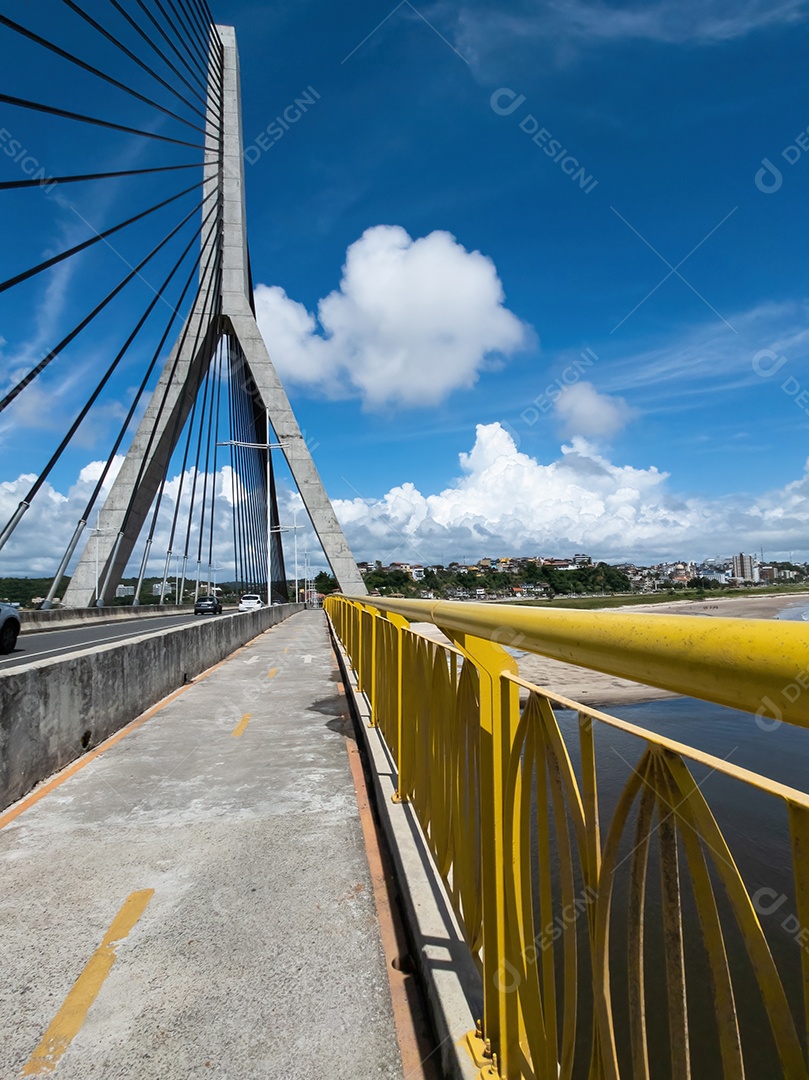 Vista da Ponte Jorge Amado. Ponte estaiada que liga o centro à zona sul da cidade de Ilhéus Bahia.