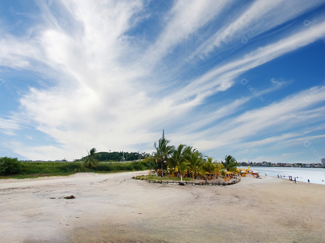 Vista da estátua do Cristo na praia do Cristo na cidade de Ilhéus, Bahia, Brasil.