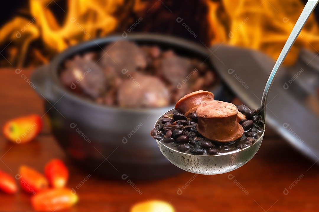 Feijoada. Comida tradicional brasileira. concha com feijoada