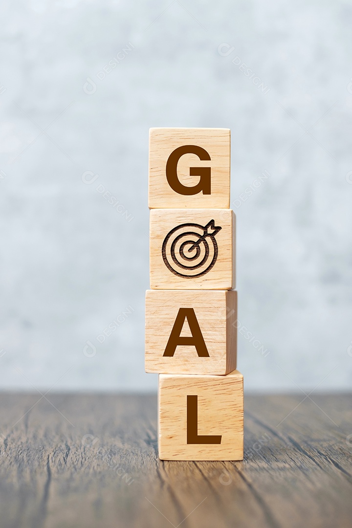 Bloco GOAL com placa de dardos. Meta de negócios, alvo, objetivo, estratégia, plano, motivação de ação, conceitos de missão e processo