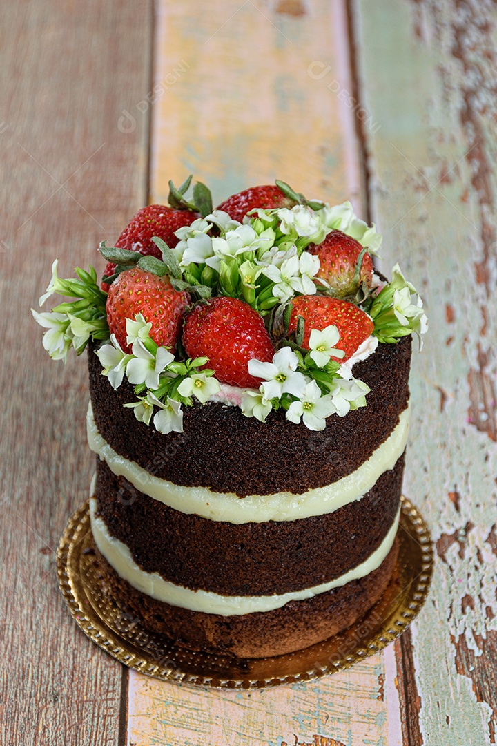 Naked cake de chocolate, recheado com brigadeiro de coco
