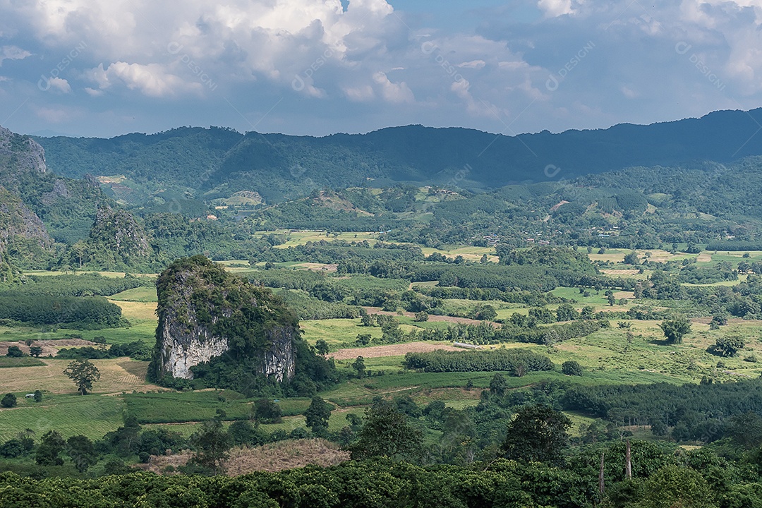 Vista aérea do Parque Nacional de Phu Lanka, província de Phayao,