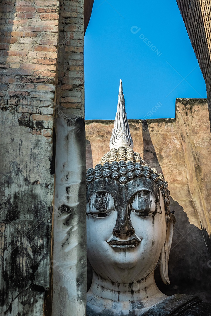 Estátua de Buda em Wat Temple belo templo no histórico