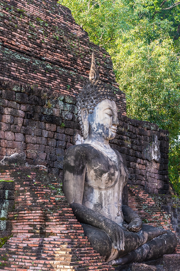 Estátua de Buda em Wat Temple belo templo no histórico