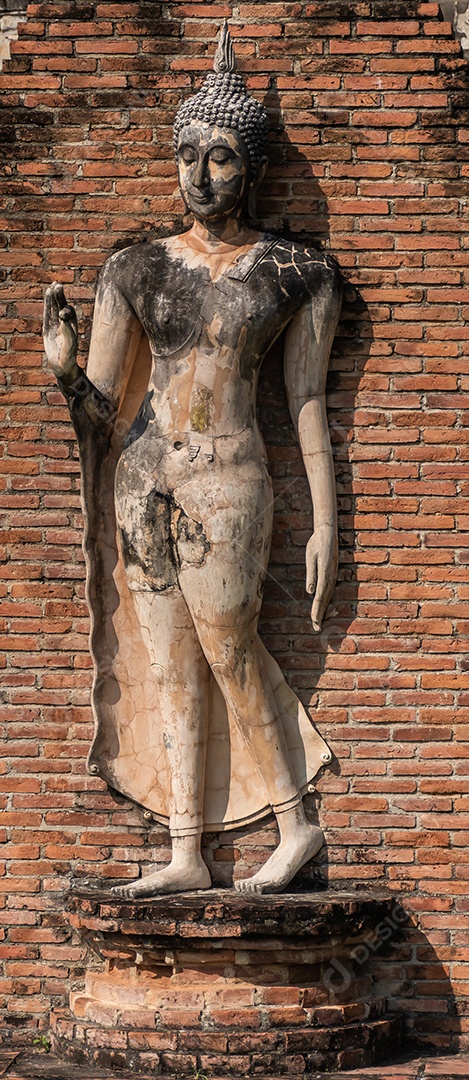 Estátua de Buda em Wat Temple belo templo no histórico