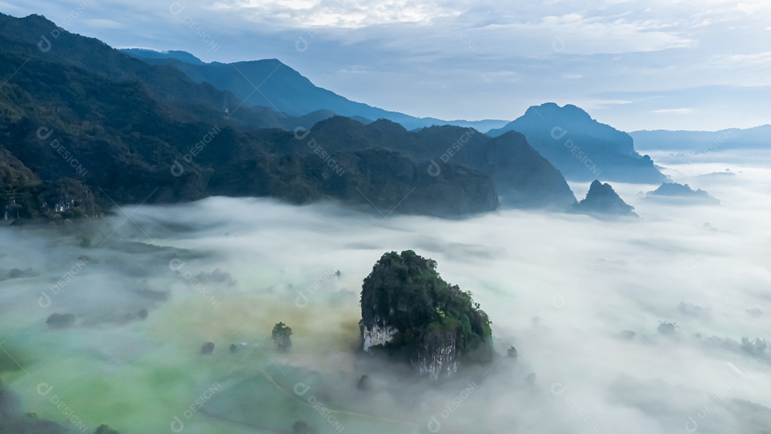 Vista aérea do Parque Nacional de Phu Lanka, província de Phayao