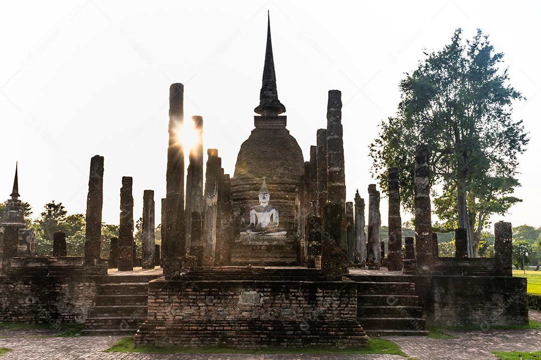 Wat Temple belo templo no parque histórico Tailândia