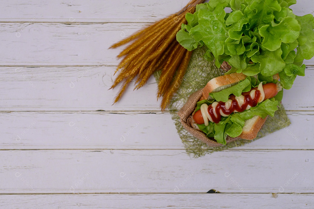 Menu de comida Salsicha embrulhada em pão