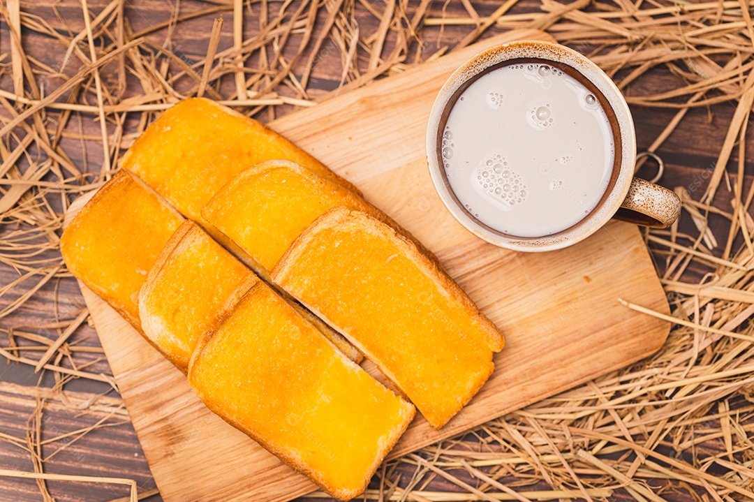 Pão de Manteiga com Leite de Vaca Quente