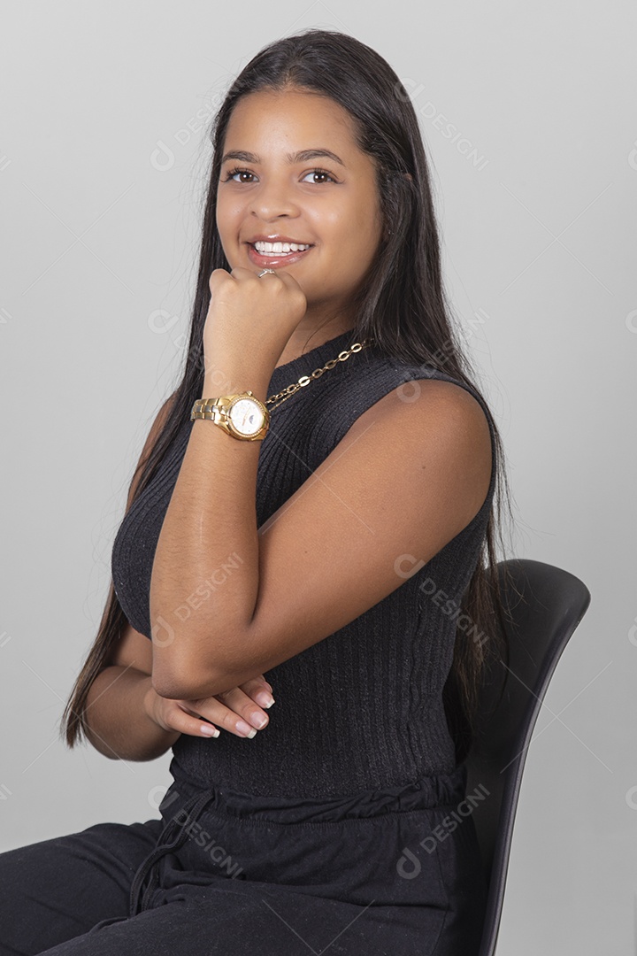 Linda Mulher tirando retratos sobre fundo isolado