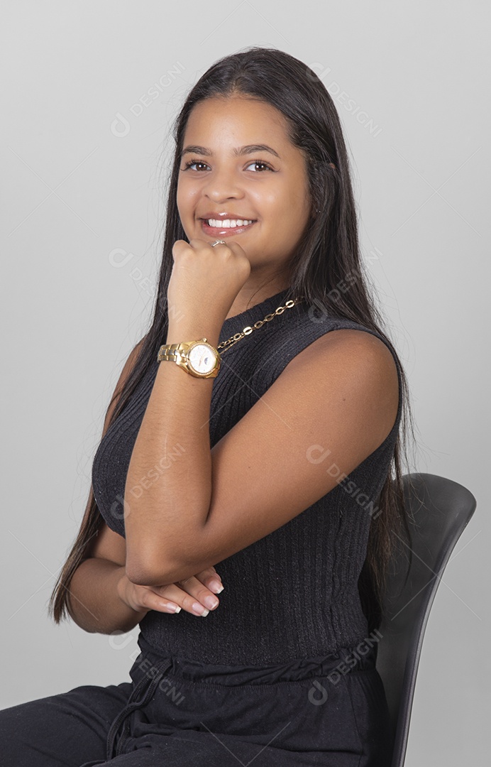 Linda Mulher tirando retratos sobre fundo isolado