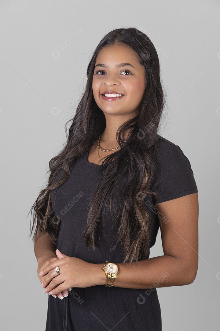 Linda Mulher tirando retratos sobre fundo isolado