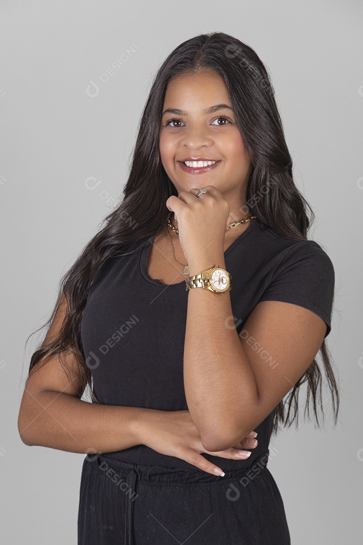 Linda Mulher tirando retratos sobre fundo isolado