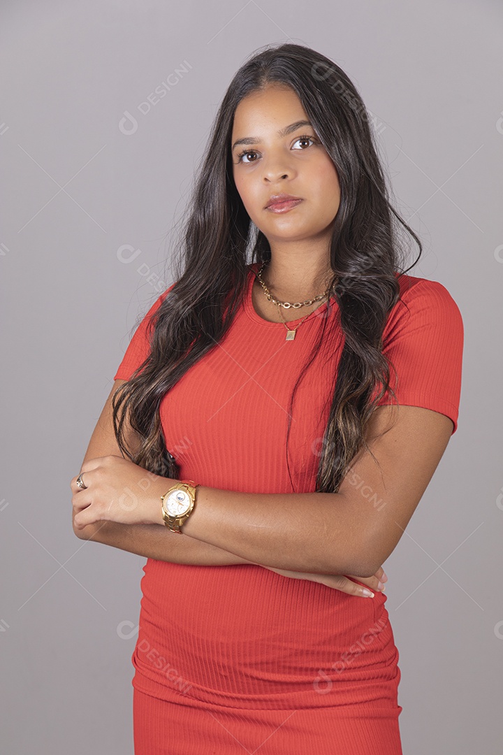 Linda Mulher tirando retratos sobre fundo isolado