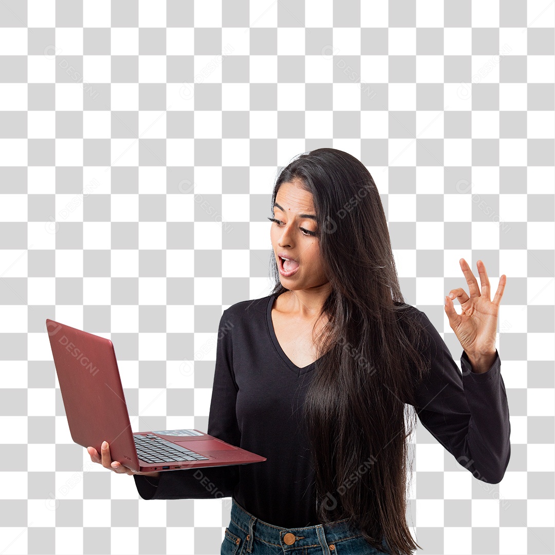 Linda Mulher Jovem Mexendo no Notebook PNG Transparente