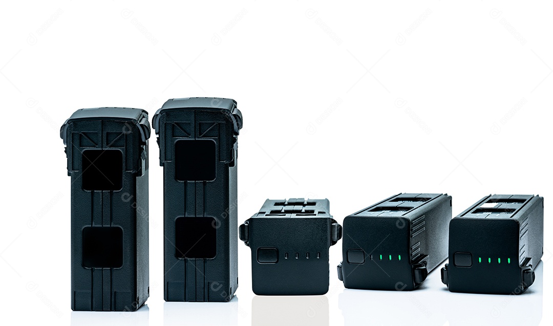 Bateria de drone LiPo em fundo branco. Bateria recarregável