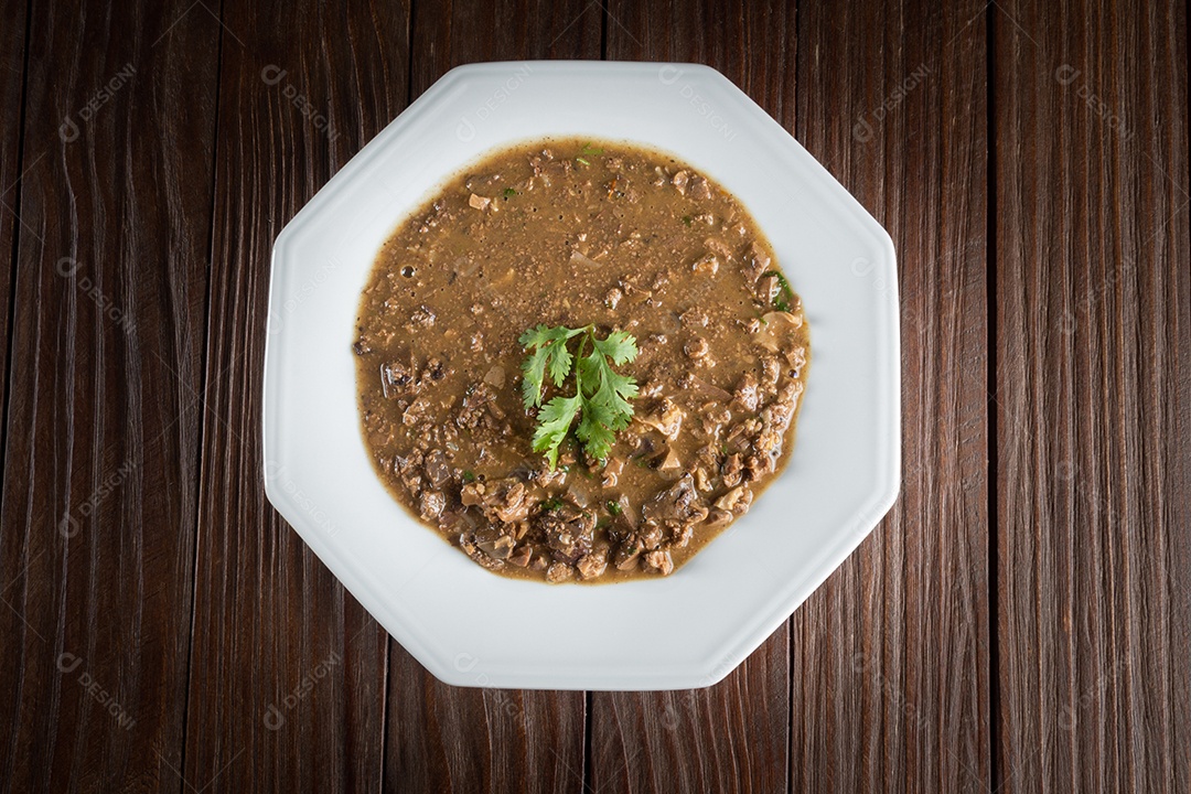 Prato de comida tradicional brasileira Sarapatel.