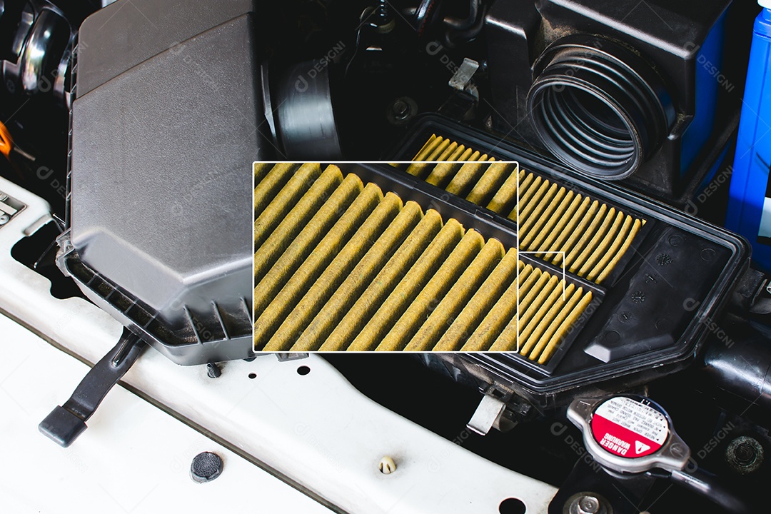 Um close-up de um filtro de ar automotivo é exibido em um quadro