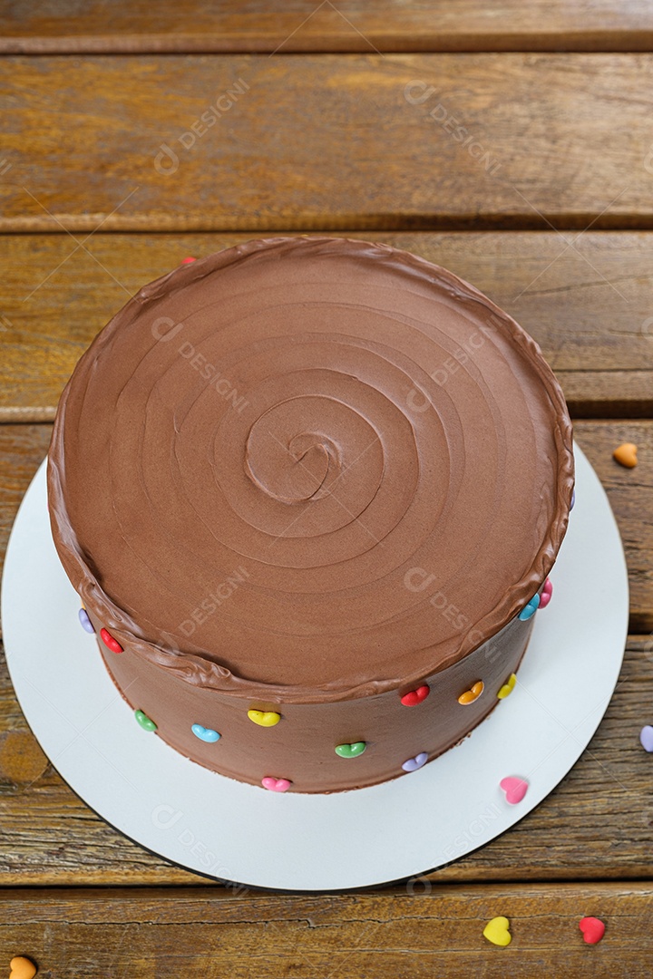 Detalhe de bolo de chocolate coberto com ganache de chocolate meio amargo