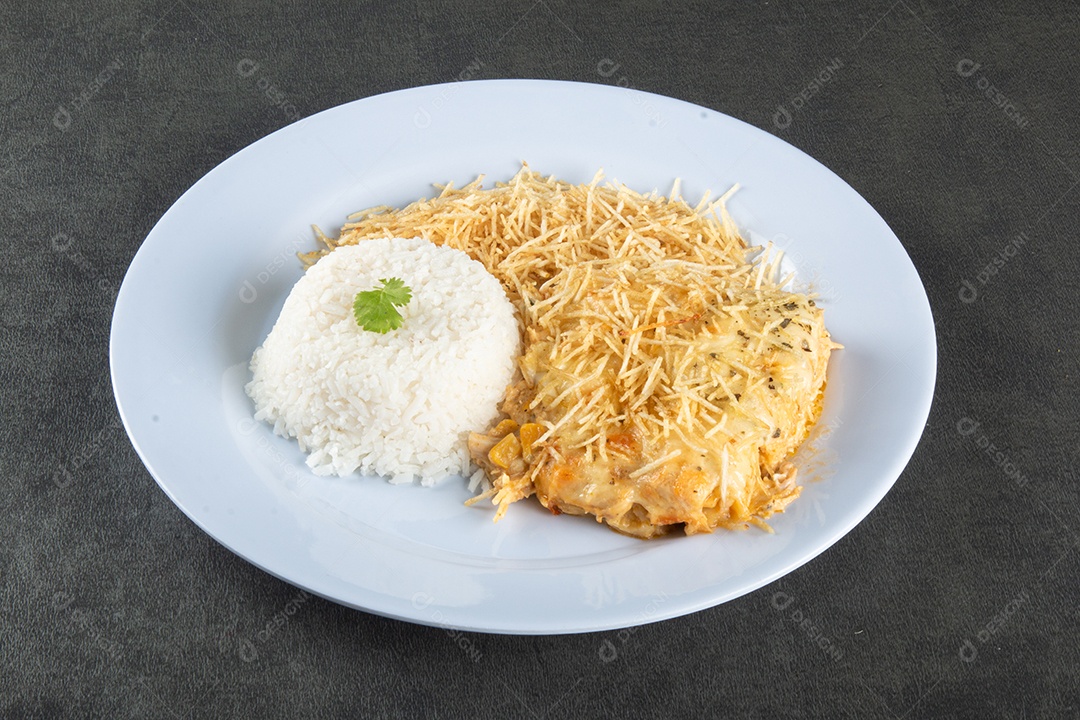 Prato de comida com Fricassê ​​de Frango com Milho Verde e Creme de Leite, batido no liquidificado