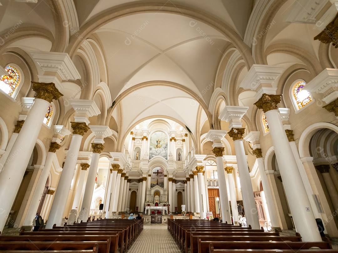 Vista panorâmica do interior da Catedral de São Sebastião localizada no Centro Histórico de Ilhéus Bahia Brasil.