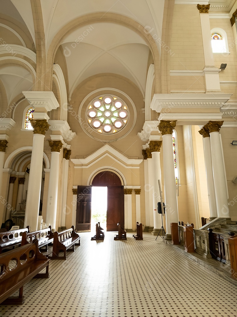 Vista panorâmica do interior da Catedral de São Sebastião localizada no Centro Histórico de Ilhéus Bahia Brasil.