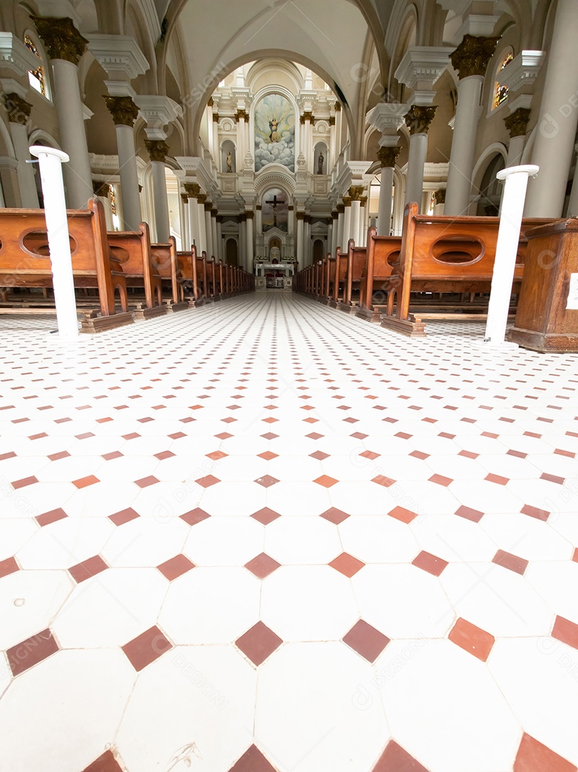 Vista panorâmica do interior da Catedral de São Sebastião localizada no Centro Histórico de Ilhéus Bahia Brasil.